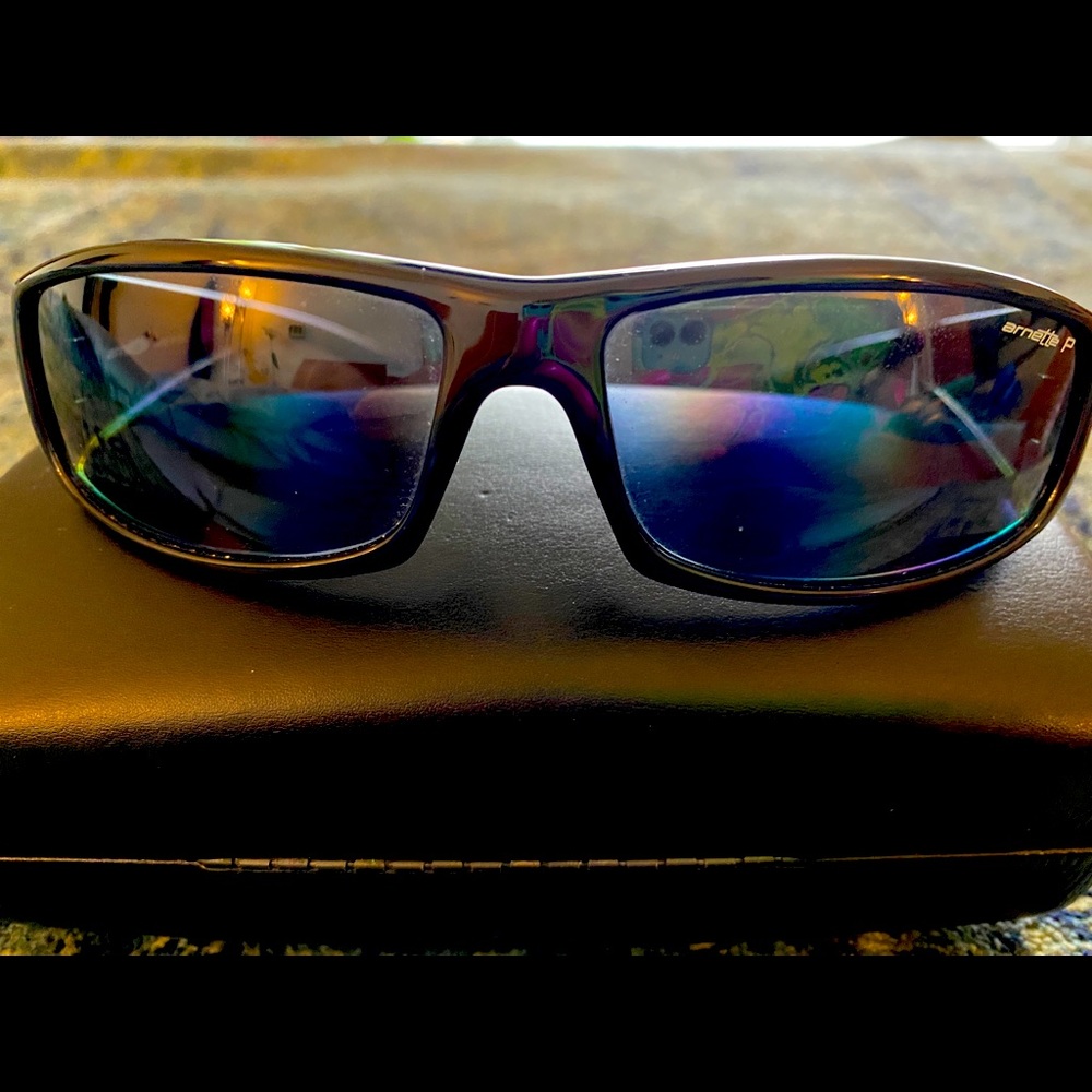 Arnette polarized black sunglasses lightweight